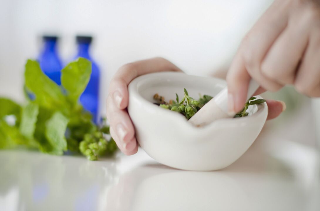 Tratamento tradicional da dor nas articulacións con herbas medicinais